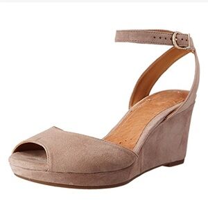 Clarks Palmdale Dasha Nude Suede Wedges 9.5